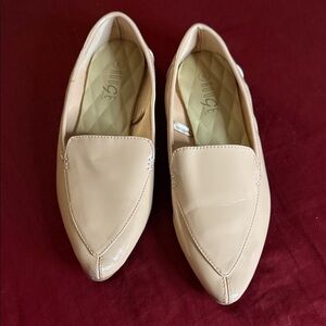 Rouge! Beige Pointed Loafers
